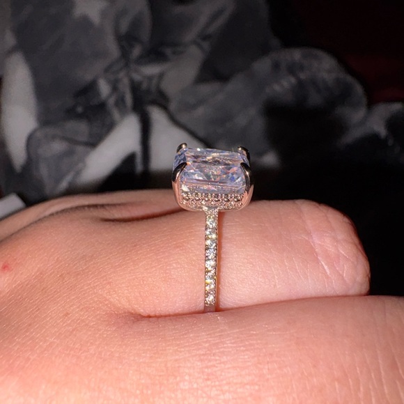 White Rhinestone Decor Ring - Picture 4 of 4